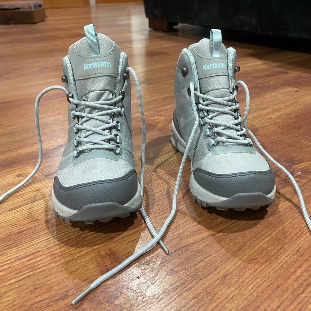 NWT Northside Hiking Boots Size 6 Women’s